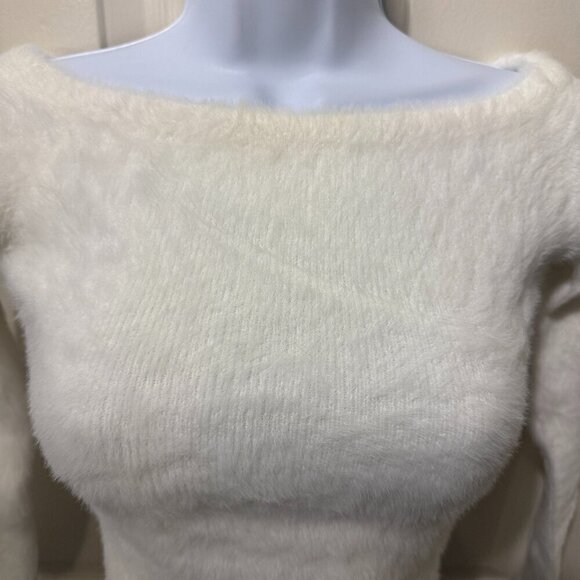 H&M White Fuzzy Crop Long-Sleeve Sweater - Size XS - Picture 1 of 5